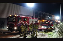 Brandweer blust duinbrand in IJmuiden