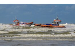 KNRM Wijk aan Zee neemt nieuwe reddingboot 'Dora Heeres' in gebruik