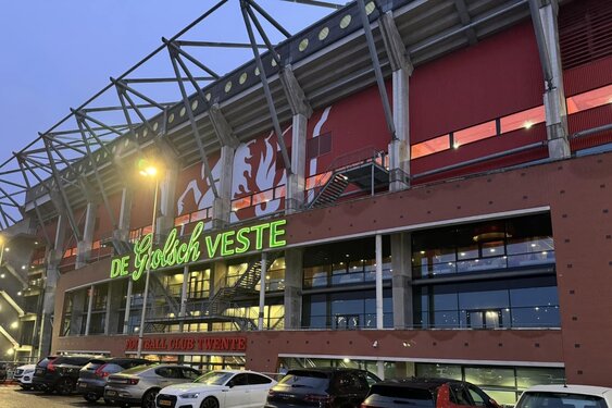 FC Twente wint nipt van Telstar ondanks gemiste strafschop Weghorst
