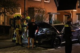 Oplettende buurtbewoners blussen autobrand in Wijk Aan Zee