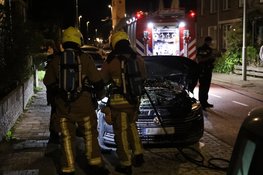 Oplettende buurtbewoners blussen autobrand in Wijk Aan Zee
