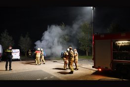 Auto verwoest door brand op Broekpolderweg in Uitgeest, brandstichting niet uitgesloten