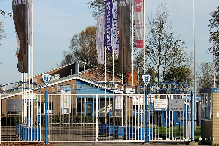 ADO ’20 krijgt op eigen veld flink pak slaag van Hoogeveen
