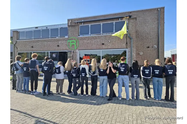 HBM-leerlingen ontdekken de wereld van drukwerk bij RET