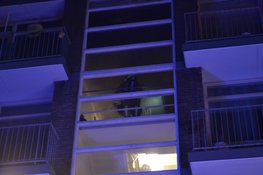 Grote brand verwoest appartement in Heemskerk: omliggende woningen ontruimd