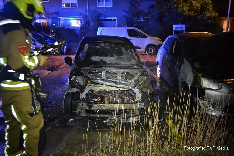 Auto volledig verwoest door brand in Heemskerk