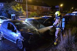 Auto volledig verwoest door brand in Heemskerk