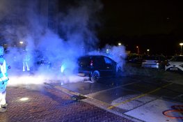 Auto volledig verwoest door brand in Heemskerk