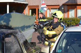 Klassieke Mercedes uit 1976 verwoest door brand op parkeerplaats in Heemskerk