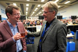 Jeroen van den Berg draagt directeurschap Tata Steel Chess Tournament over aan Erwin l'Ami
