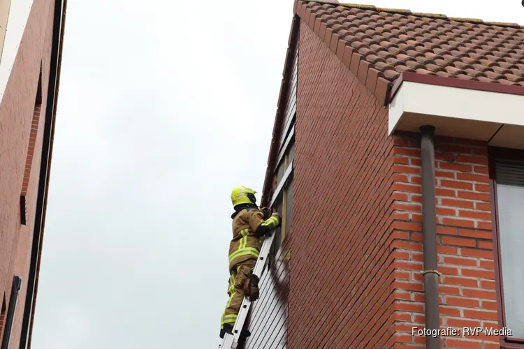 Losgewaaide gevelbekleding zorgt voor inzet brandweer in Heemskerk
