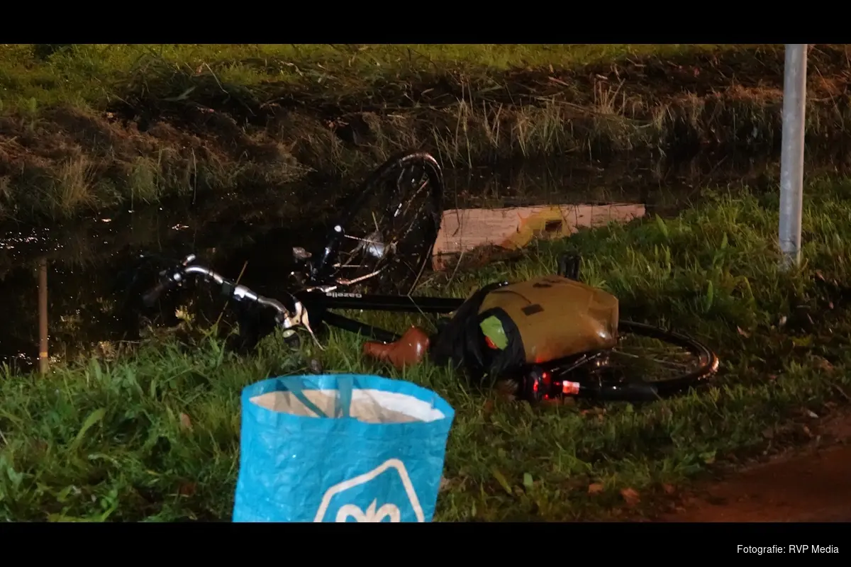 Fietser belandt in sloot langs Communicatieweg in Heemskerk